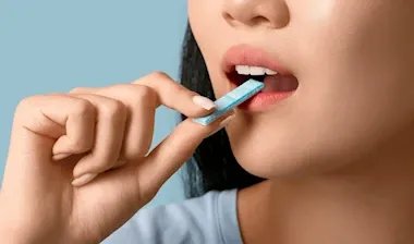 العلكة: أكثر من مجرد منعش للفم - فوائد مدهشة للصحة والذاكرة والأداء الرياضي