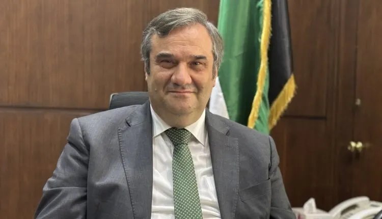 حاكم مصرف سوريا المركزي: الاقتصاد ينمو بوتيرة متسارعة مع تخفيف العقوبات وعودة اللاجئين