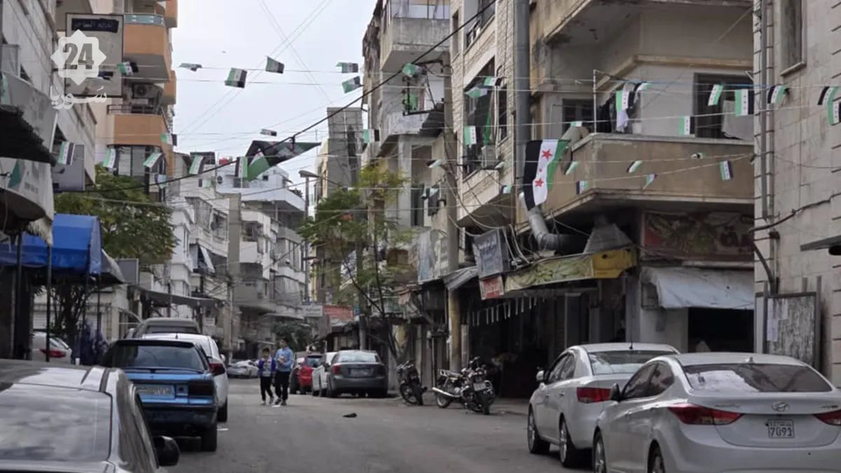 طرطوس وأرواد تحتفلان بذكرى التحرير: مطالب بالتنمية ومسيرة بحرية رمزية