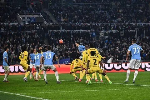 ميلان يفشل في كأس إيطاليا: لاتسيو يطيح به بهدف قاتل