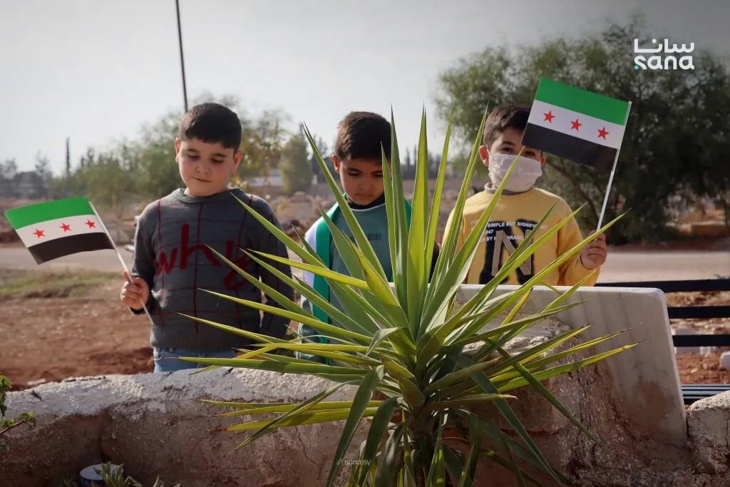 حوران تحيي ذكرى التحرير بزيارة مقابر الشهداء وتجديد العهد