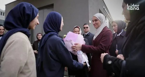 السيدة لطيفة الدروبي تتفقد مدرسة الإمام خطيب الثانوية في إسطنبول وتطلع على المناهج التعليمية