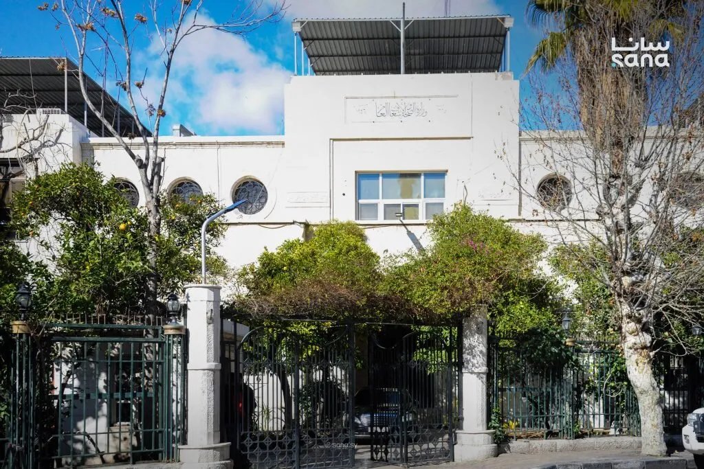 وزارة الصحة ترفع درجة الاستعداد لمنظومة الإسعاف والطوارئ تزامناً مع احتفالات ذكرى تحرير سوريا