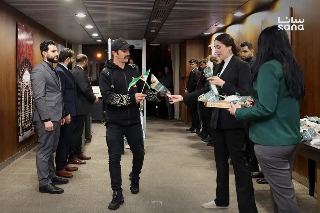 طيارون من 35 دولة ينفذون أعلى قفزة "بايرون" في العالم احتفالاً بتحرير سوريا