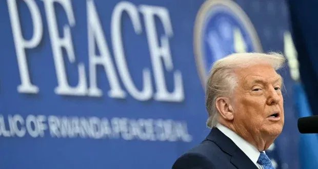 ترامب بين السلام والحرب: ازدواجية السياسة الخارجية الأمريكية تثير التساؤلات