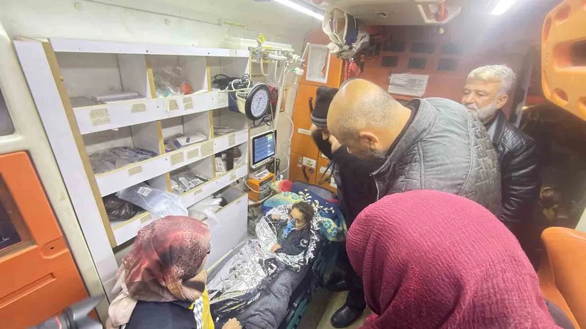 بعد 11 ساعة من الجهود المتواصلة: الدفاع المدني السوري ينقذ الطفلة شذى من بئر في ريف إدلب