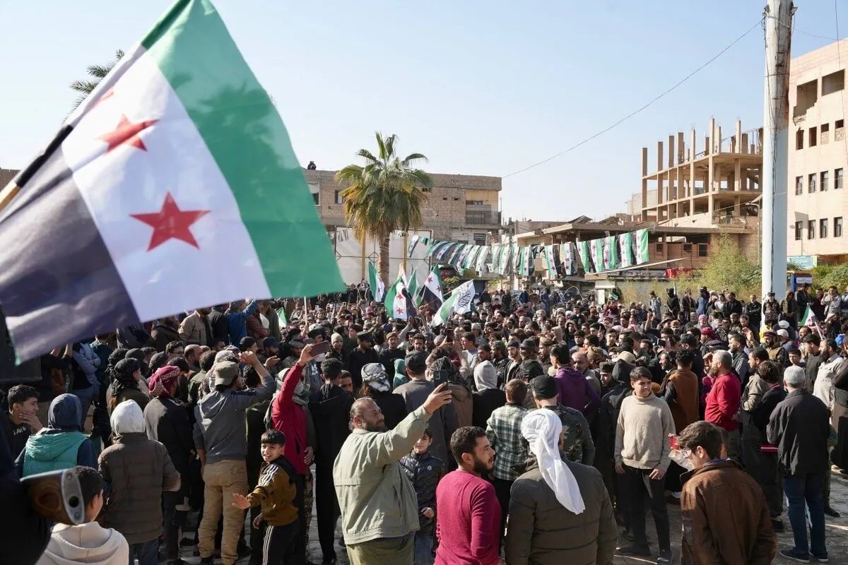 في ذكرى التحرير.. أهالي دير الزور يطالبون بالثقة والإعمار