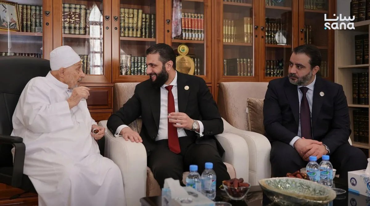 الرئيس الشرع يتفقد شيخ قراء الشام محمد كريم الراجح في الدوحة