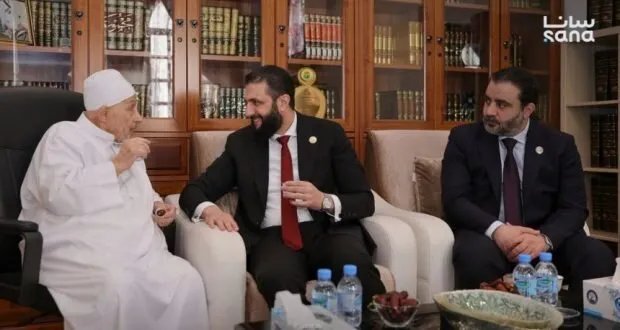 الرئيس الشرع يلتقي شيخ قرّاء الشام محمد كريم الراجح في الدوحة خلال زيارته الرسمية لقطر