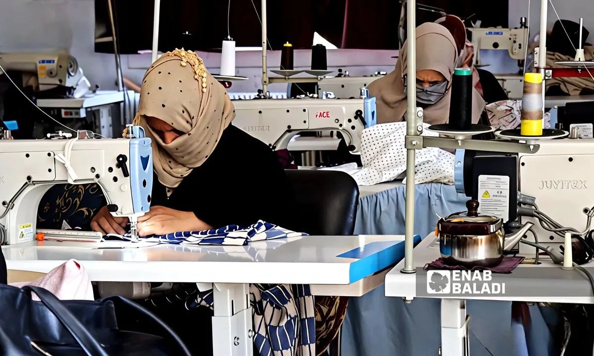 من رحم المعاناة.. نساء سوريات يحترفن الخياطة لمواجهة غلاء المعيشة في رأس العين وتل أبيض
