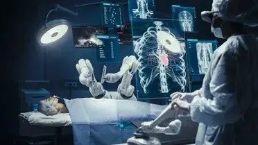 إيلون ماسك يتنبأ: الروبوتات الجراحية ستتفوق على الأطباء خلال 5 سنوات فقط!
