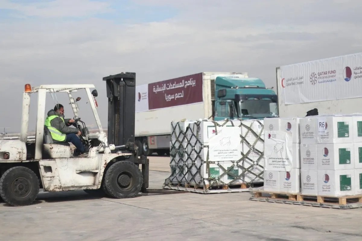 قطر وبريطانيا تطلقان حزمة مساعدات جديدة لسوريا بقيمة 100 مليون دولار لدعم التعليم والصحة